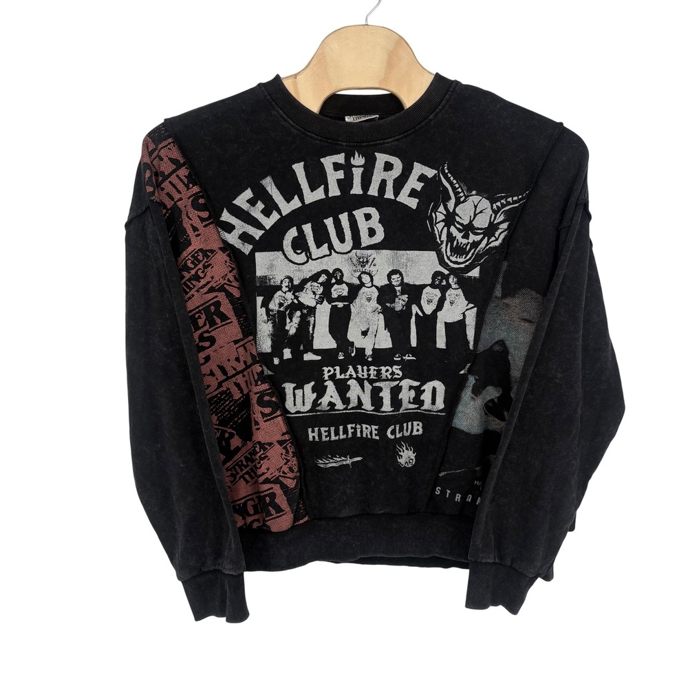 Netflix Stranger Things Hellfire Club Sweatshirt Mens Large Black Acid Wash NEW